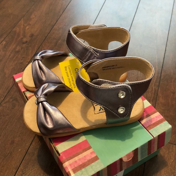 Itzy Bitzy Silver Metallic Squeaker Sandals - Picture 4 of 4